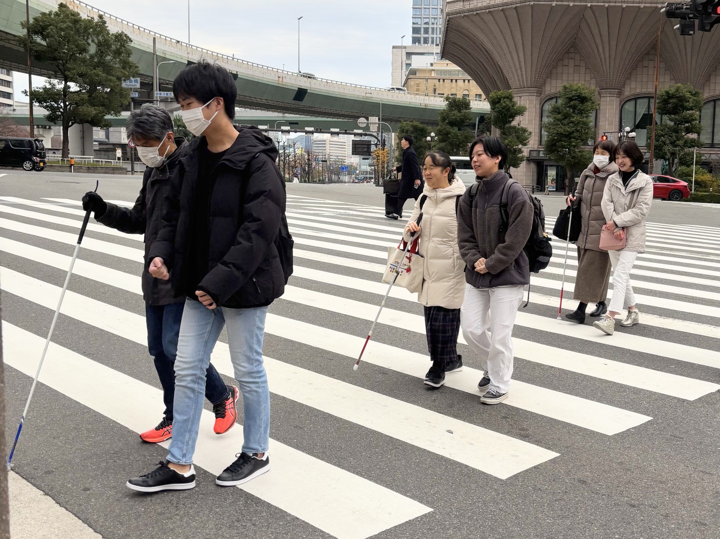 歩行介助ボランティア活動のようす
