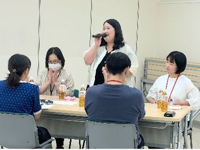 研修をリードするブラインドメンター