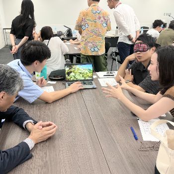 企業での表現･コミュニケーション研修の様子（動画のワーク）